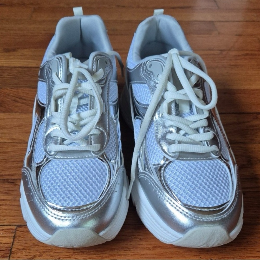 Madden Girl Women's White and Silver Sneakers, size 8.5